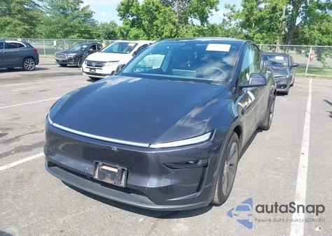 2026 Tesla Model Y Long Range Dual Motor All-Wheel Drive/Long Range Launch Series z USA, uszkodzony, nr VIN 7SAYGDEE1TA386153